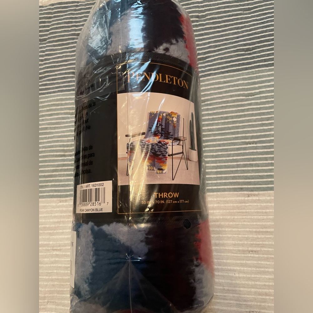 Pendleton Peak Canyon Blue Sherpa Throw Blanket - 50x70”, new in package